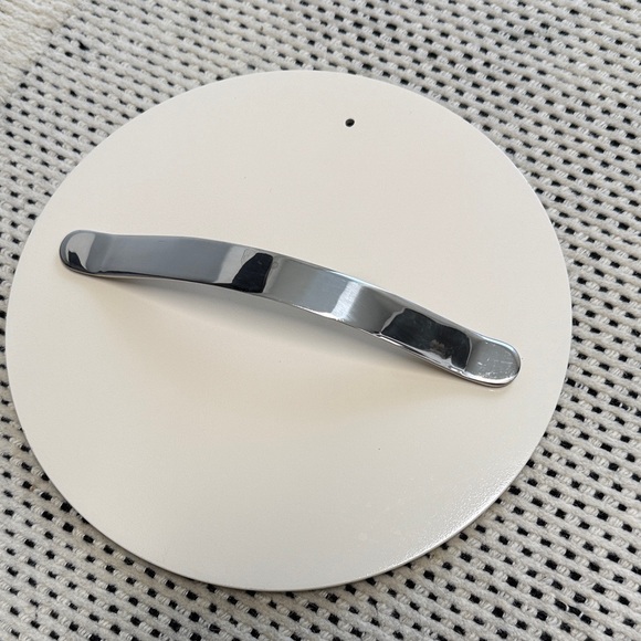 Elegant Cream Cookware Lid with Silver Handle - Picture 1 of 1